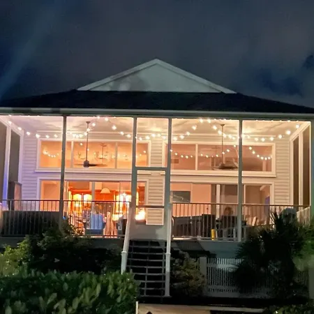 Private Bayfront Beach House With Dock, Steps To Beach And Restaurants